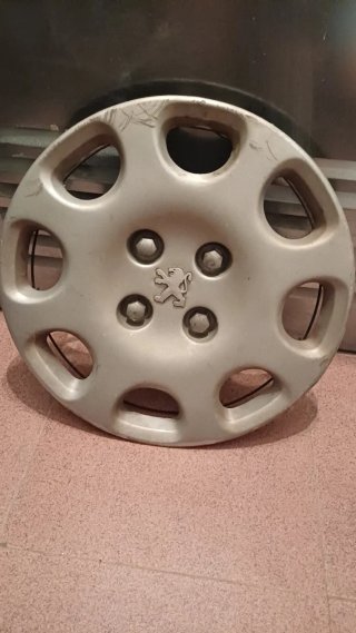 Tapacubos Peugeot 14 206. Solo 1 unidad.