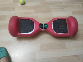 Hoverboard Blanco con fundas rojas