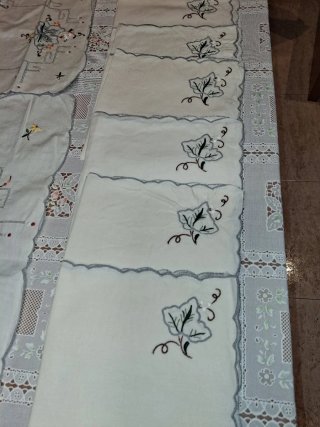 Mantelería bordada floral