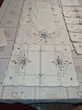 Mantelería bordada floral