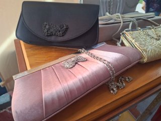 Carteras de mano fiesta morado/plata 10 € cada una