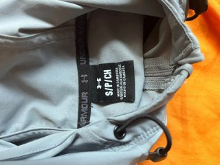 Chaqueta Under Armour Gris