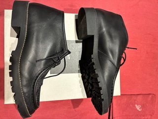 Zapatos Loreak Mendian Negros Piel y Pelo