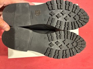 Zapatos Loreak Mendian Negros Piel y Pelo