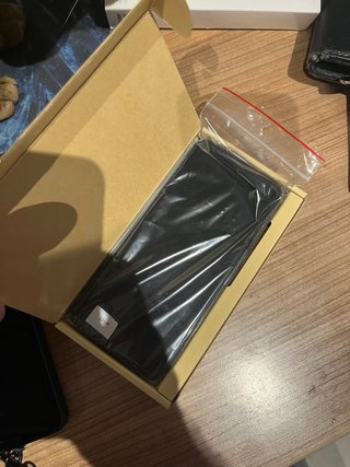 Teléfono Olga Phone para ciegos con funda