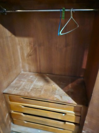 Armario antiguo de madera