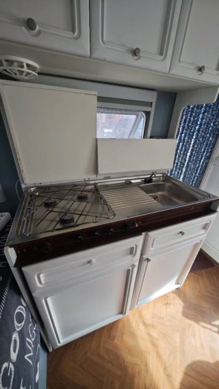 Caravana Hobby 370 De Luxe – Súper Rutera! 900 kg