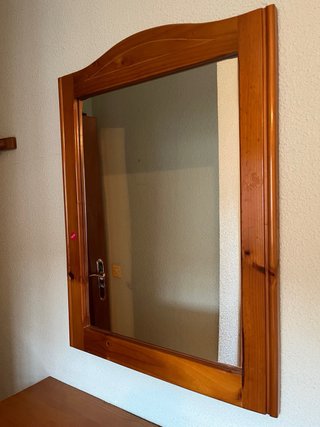 Dormitorio de pino: 2 Camas, Mesilla y Cómoda