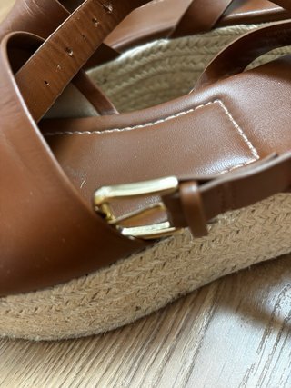 Sandalias de cuña marrones