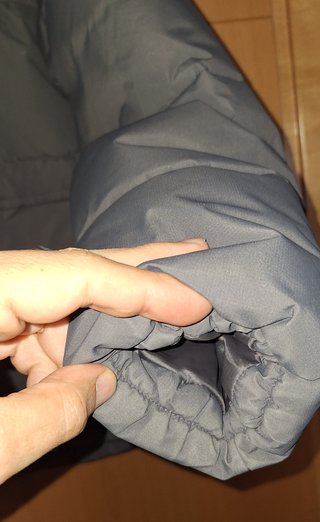 Anorak gris con capucha