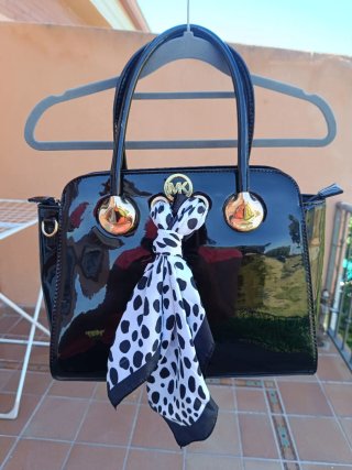 Conjunto bolso charol negro zapatos Justfab 39