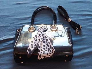 Conjunto bolso charol negro zapatos Justfab 39