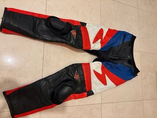 Chaqueta y pantalón de moto Repsol Honda