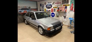 Impresionante y raro en Europa Ford Escort RS1600i