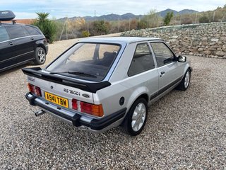 Impresionante y raro en Europa Ford Escort RS1600i