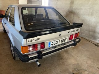 Impresionante y raro en Europa Ford Escort RS1600i