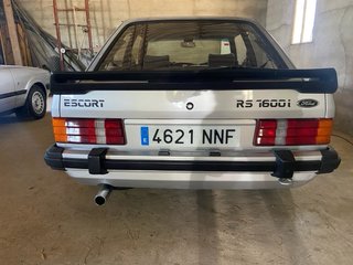 Impresionante y raro en Europa Ford Escort RS1600i