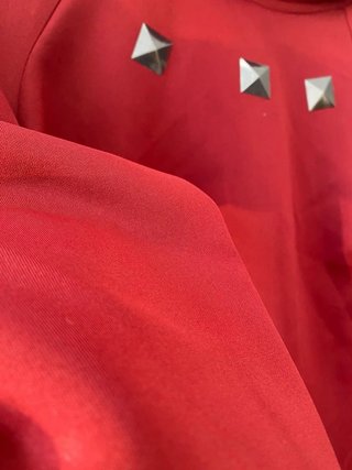 Blusa roja elegante manga francesa