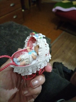 Carrito de bebé miniatura con muñeca