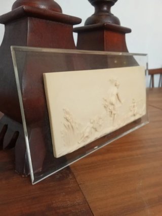 Placa  de suspensão em calcário e acrílico