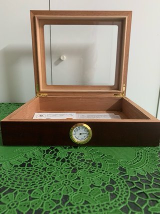 Cava per sigari con igrometro