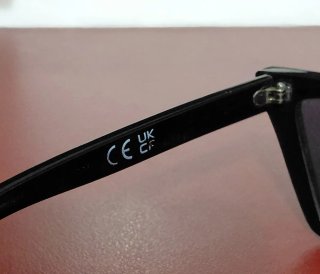 Gafas de sol Stradivarius Kateye + funda