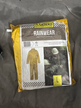 Ropa repartidor y 2 mochilas