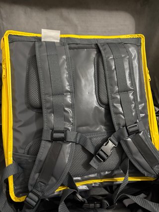 Ropa repartidor y 2 mochilas