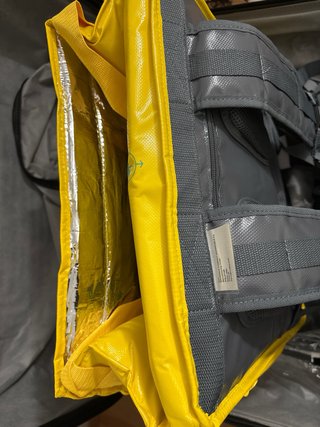 Ropa repartidor y 2 mochilas