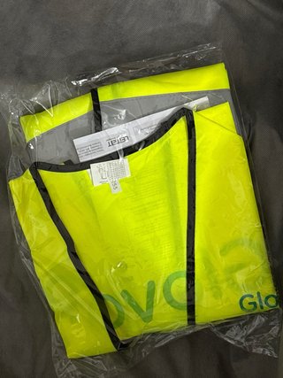 Ropa repartidor y 2 mochilas