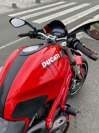 Ducati Monster 696 Roja
