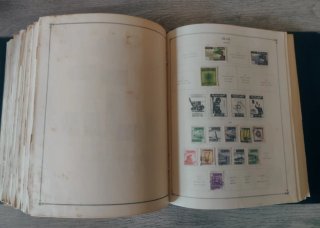 Album de Sellos Scott con más de 1000 sellos