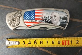 Astuccio coltelli con personaggi storici