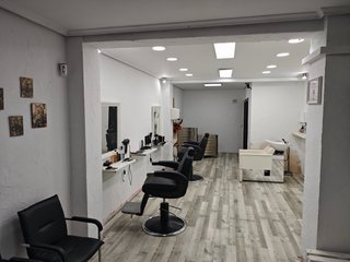 Se traspasa barberia remodelada con clientes