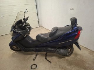 Suzuki Burgman 250 Maxi Scooter Azul