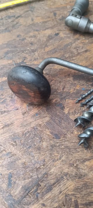 Berbiquí y brocas de carpintero
