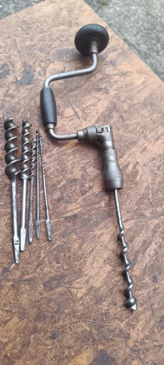 Berbiquí y brocas de carpintero