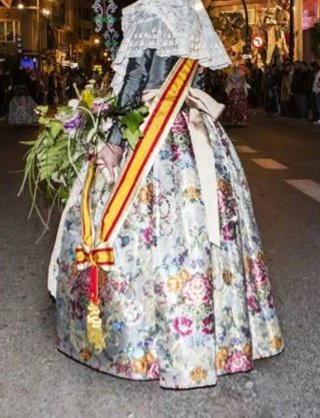 Traje de Fallera , valenciana.
