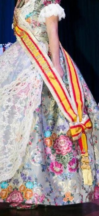Traje de Fallera , valenciana.