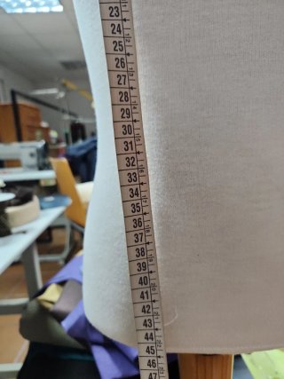 Maniquí de costura blanco
