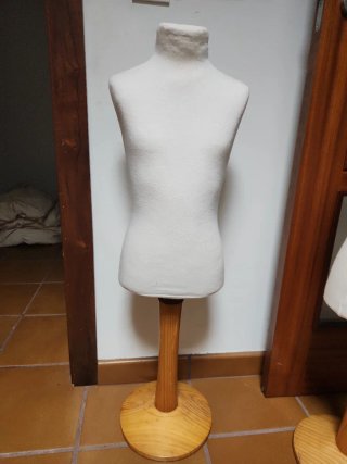 Maniquí de costura blanco