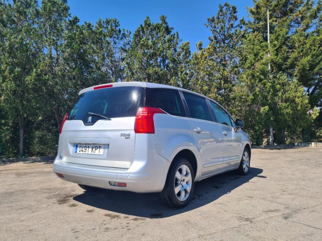 Peugeot 5008 2015