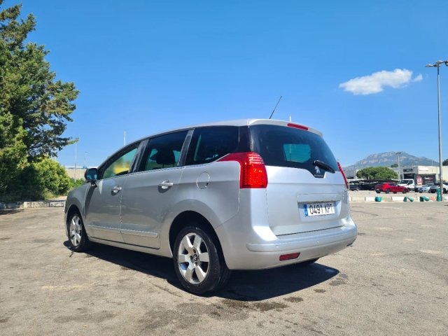 Peugeot 5008 2015