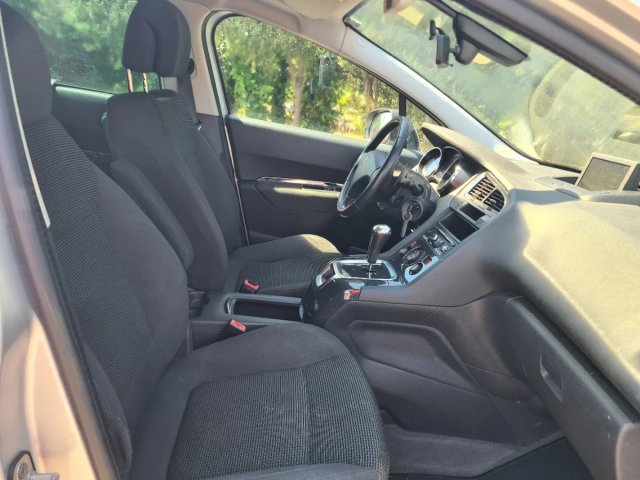 Peugeot 5008 2015