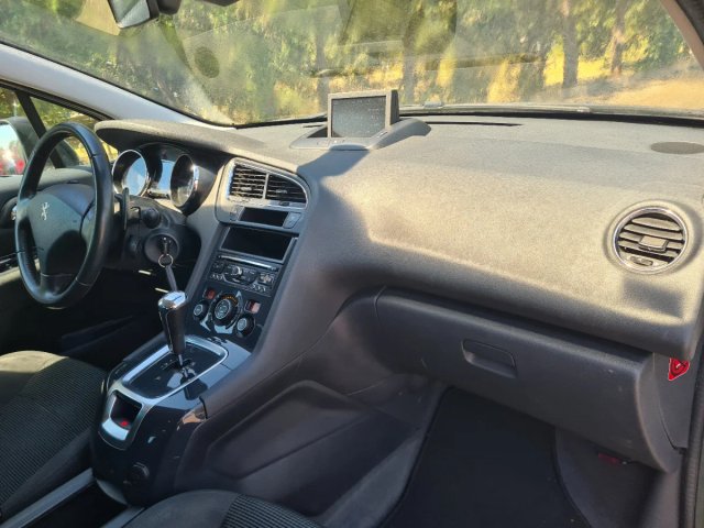 Peugeot 5008 2015