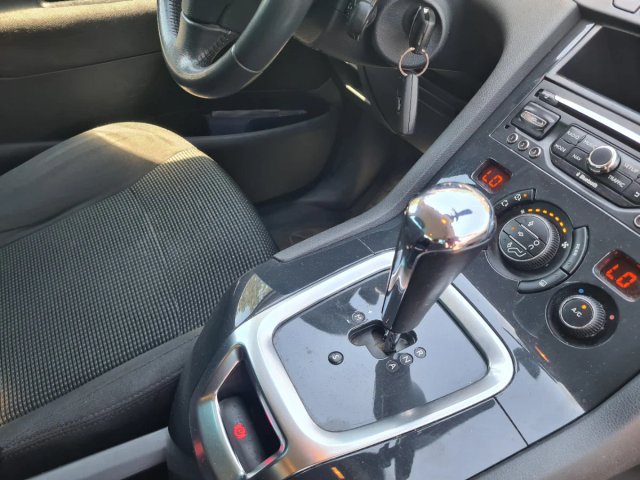 Peugeot 5008 2015