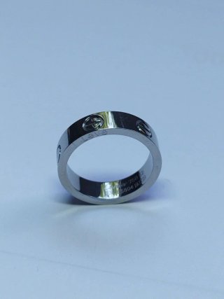 Anillo Cartier Love plateado.