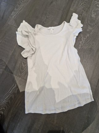 Camiseta premamá blanca con volantes