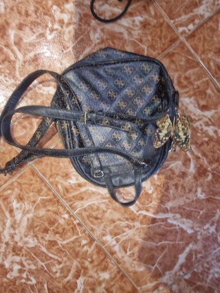 Mochila Guess pequeña