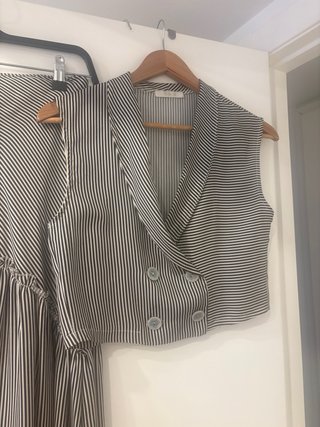 Conjunto falda y chaleco rayas